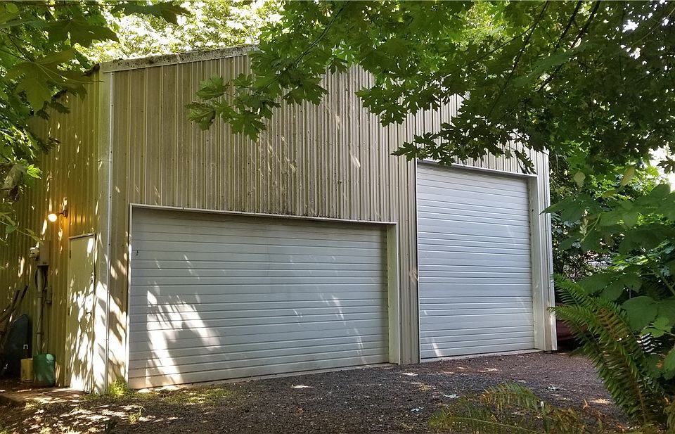 1st image of 210 E Wood Ln