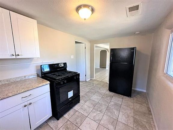 4th image of 629 Alvarado Dr SE