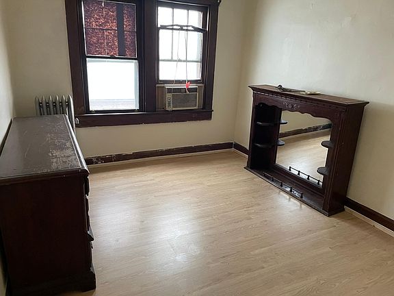 5th image of 3427 E 10th St APT 1