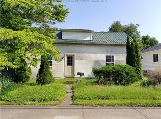 302 Sycamore St, Ravenswood, WV