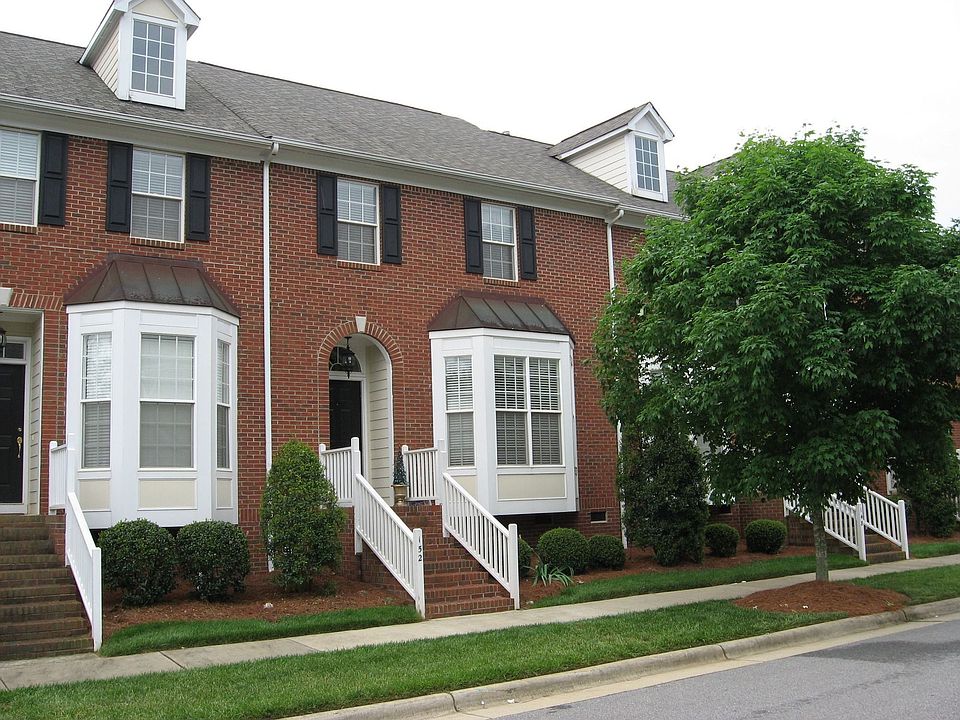 Beautifully maintained three bedroom Townhouse w/ Brick Exterior 