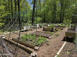 800 Saddlebrook Spur, Hawley, PA 18428