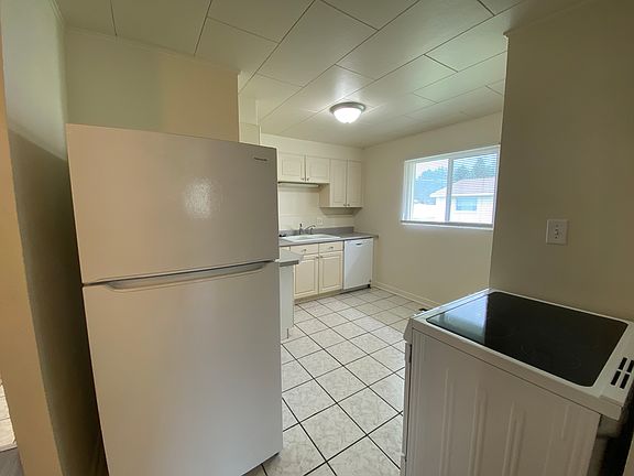 5th image of 605 Cambridge Dr