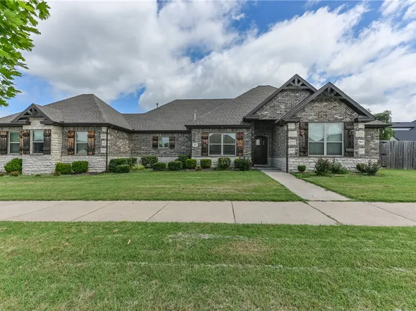 5824 W Persimmon St, Fayetteville, AR 72704