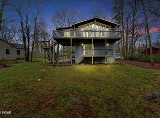 801 Placer Ct, Hawley, PA 18428