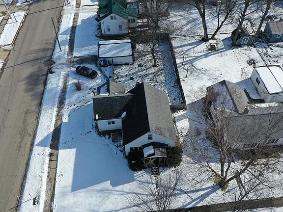 5th image of 404 S Weaver Ave