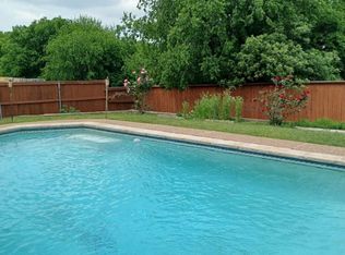 911 Blue Sky Dr, Arlington, TX 76002