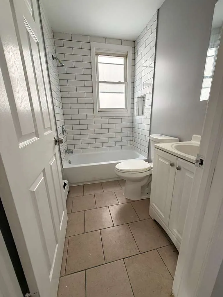 3 bed, 750 sqft, $2,200 — Photo 3