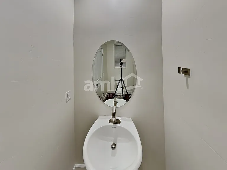 278 N Allen Ln — Photo 6