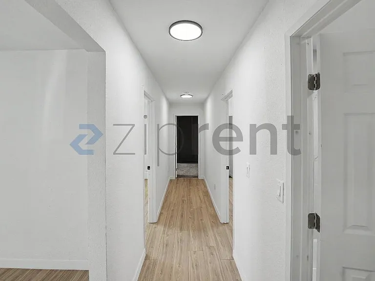 2829 Laurel St — Photo 10
