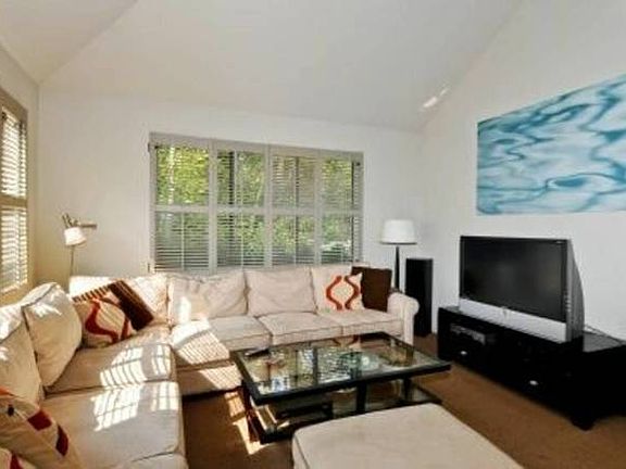 5th image of 10 Coultes Ln