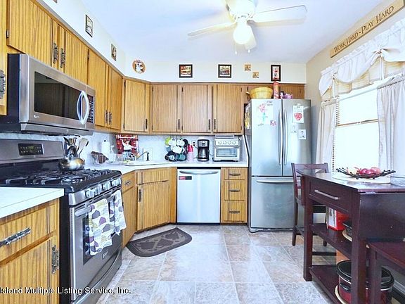 3rd image of 254 Cortelyou Ave