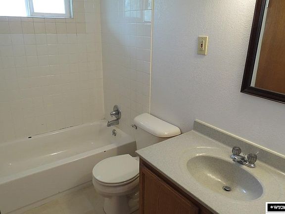 3rd image of 806 Yvonne Dr