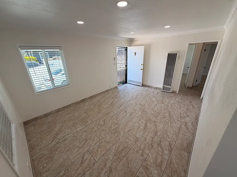 9105 Margaret St — Photo 7