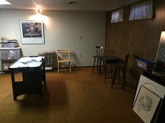 Finished basement w1/2 bath 