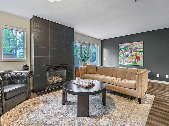 5th image of 923 N 15th Ave SW #106