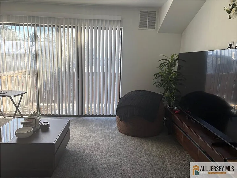 802 Lindsey Ct — Photo 3