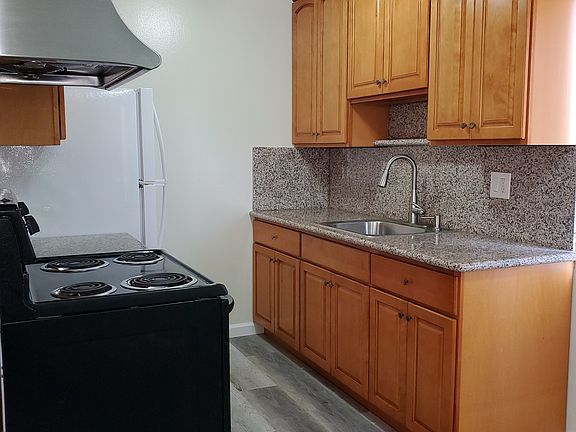 2nd image of 1002 Valencia Ave #2
