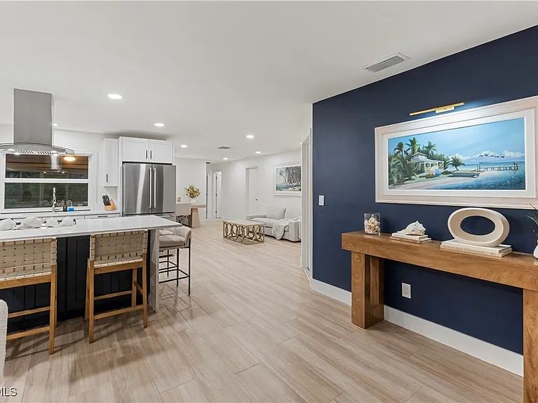 2412 La Salle Ave — Photo 43