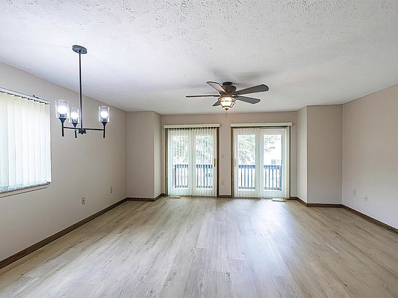 2nd image of 526 Montroyale Dr