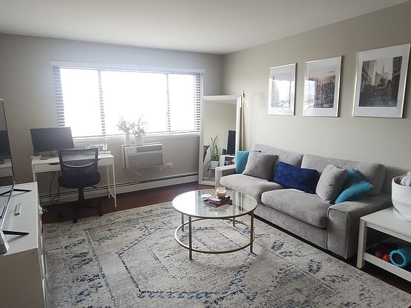 3rd image of 607 W Wrightwood Ave APT 513