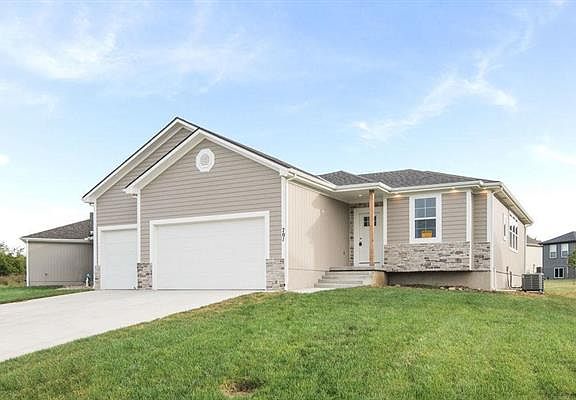 2nd image of 701 Hidden Meadows Dr