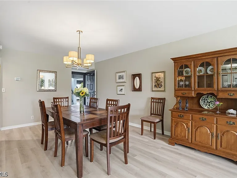 5905 Trailwinds Dr #816 — Photo 11