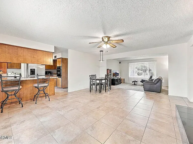 3 bed, 1759 sqft, $2,100 — Photo 4