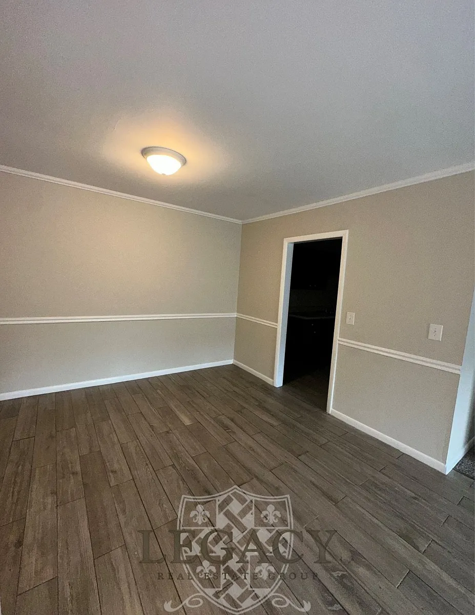 Building Photo - 370 Wallace Rd #D13