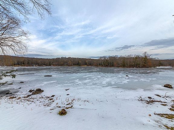 4th image of 306 Old Forge Dr