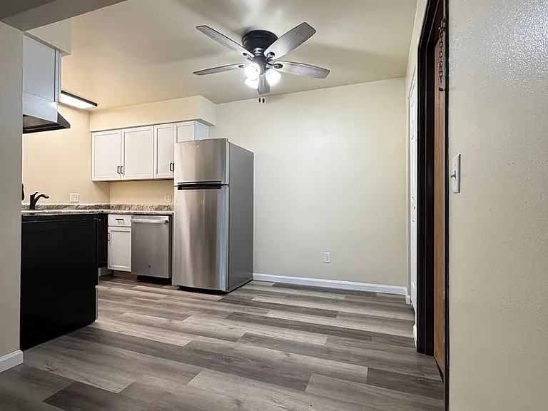 2740 Maple Dr — Photo 9