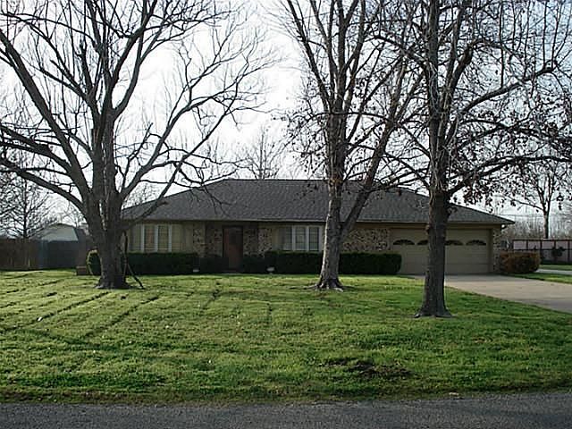 1st image of 1004 Crockett Dr