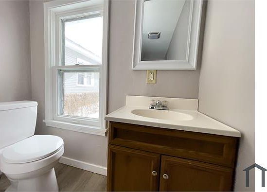 5th image of 336 W 6th St #336