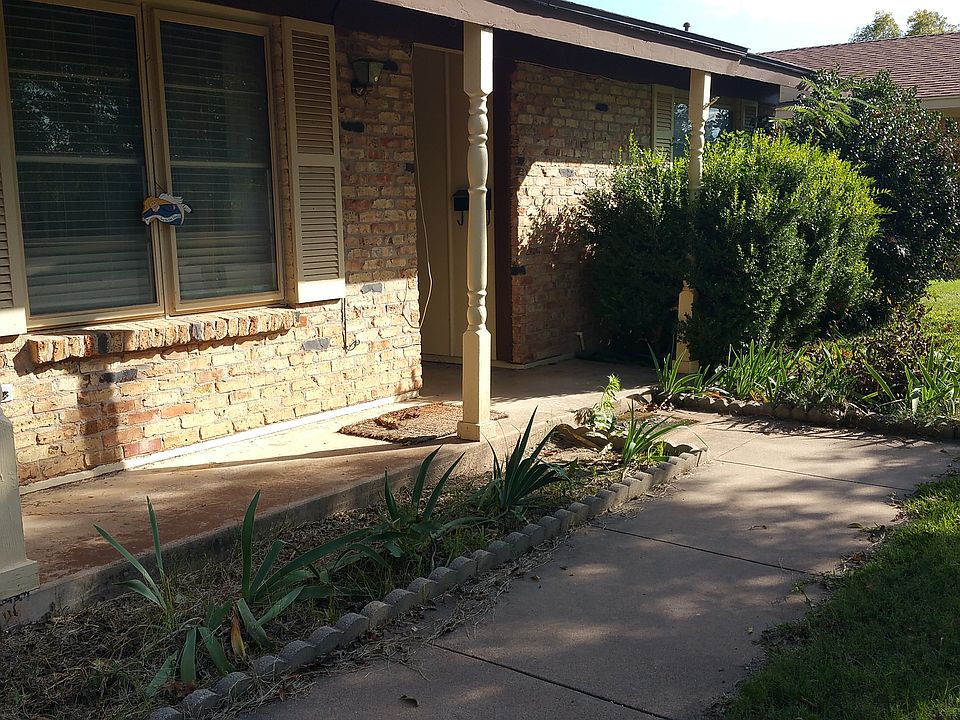 1st image of 2909 Ivanhoe Ln