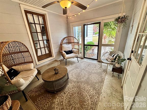 5th image of 707 W Barr St