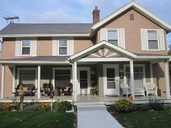 228 W Jefferson St — Photo 1