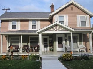 228 W Jefferson St, Grand Ledge, MI 48837
