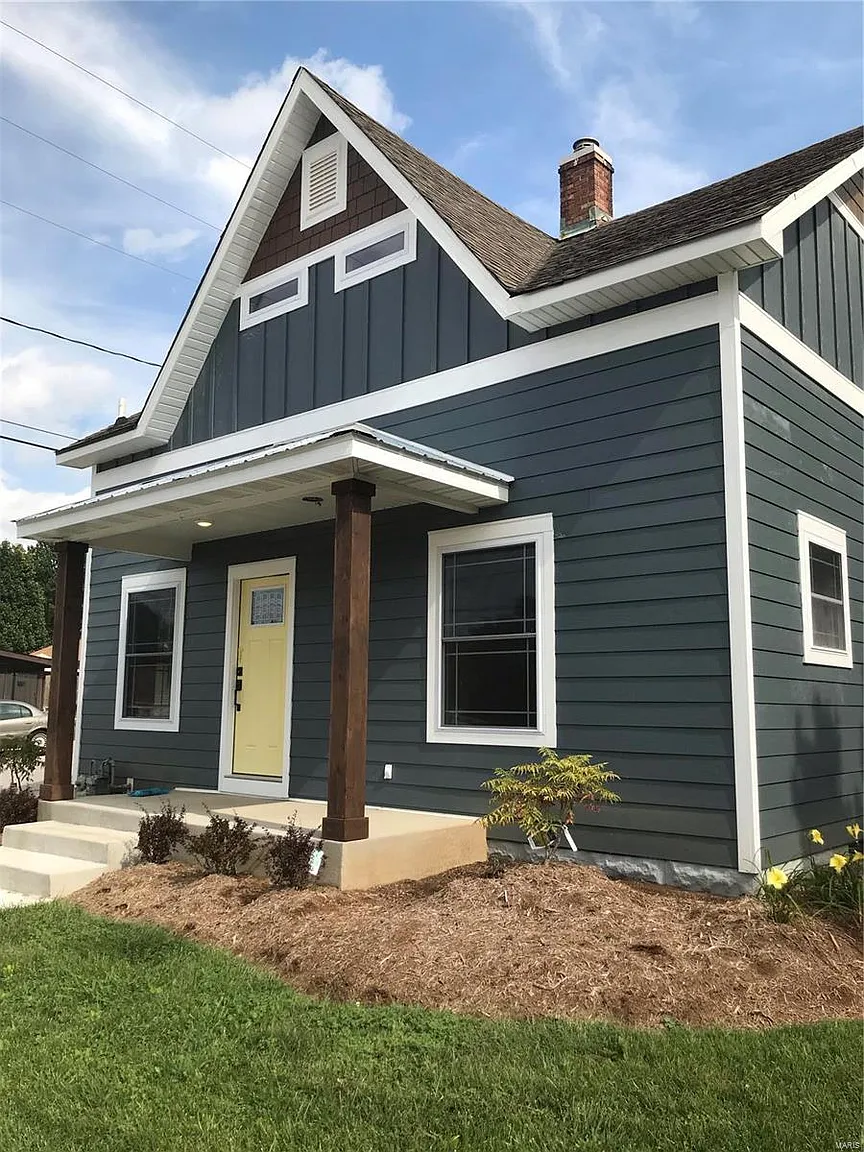 402 S Main St photo 1