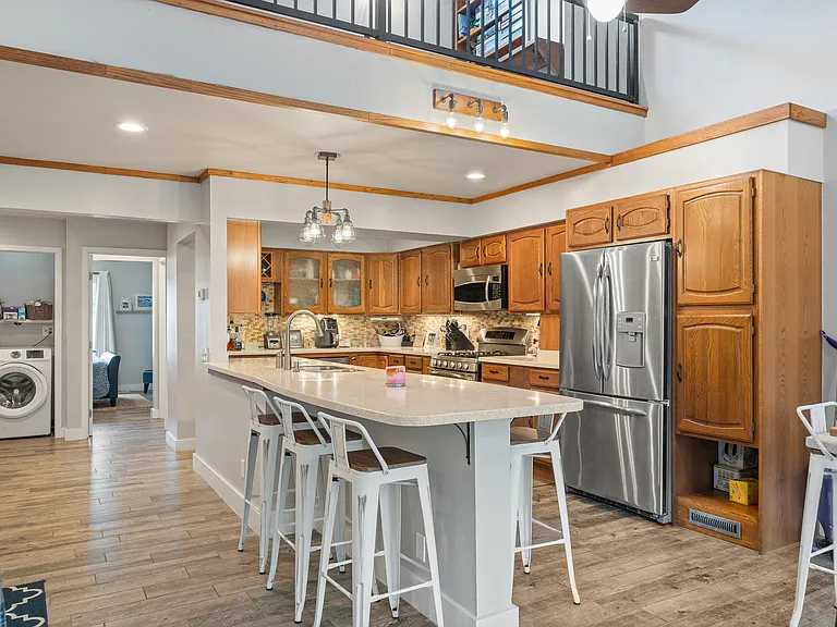 814 Kendall Ln — Photo 3
