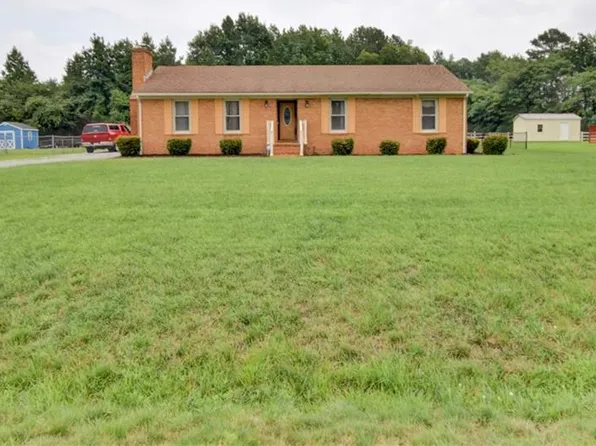 704 Chaucer Ct, Franklin, VA 23851