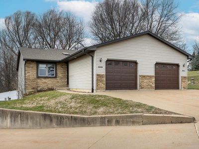 3049 Deerwood Cir, Dubuque, IA, 52003