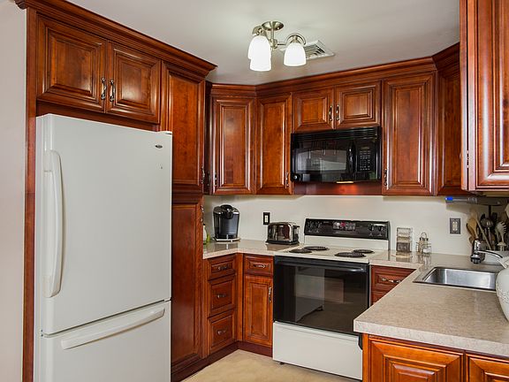 4th image of 3 Hughes Ln