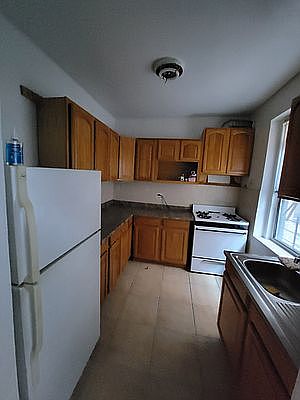 1st image of 115 E 21st St #3D