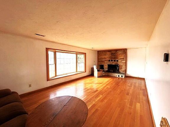 5th image of 311 Treetop Dr