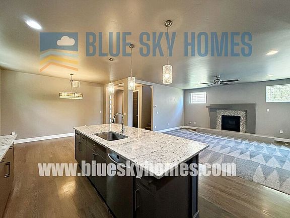 3rd image of 2552 S Trailwood Way