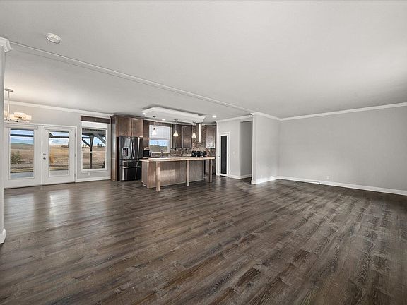 4th image of 605 E B St