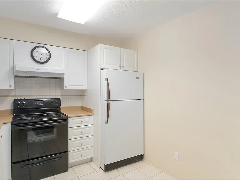 7500 Granville Ave #405 — Photo 13
