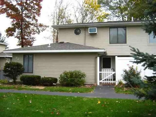 82 Yorkshire Dr, East Greenbush, NY 12061