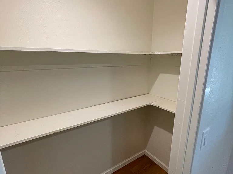 Walk in pantry