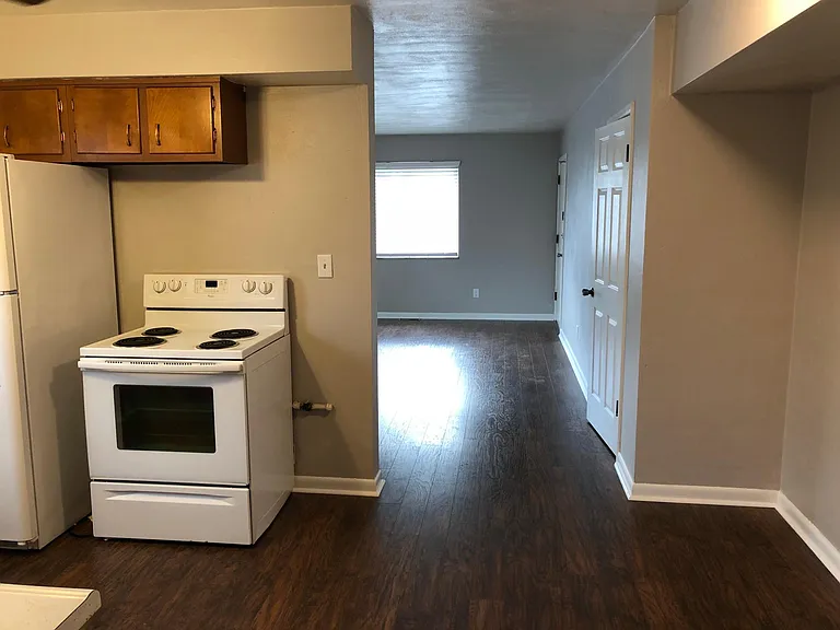 937 Colwick Dr — Photo 3
